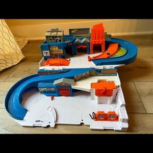 Hot Wheels portable track